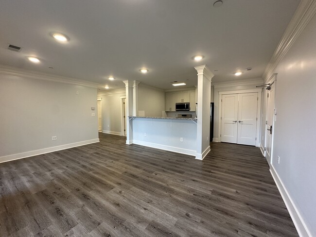 Building Photo - 18 Hennery Wy
