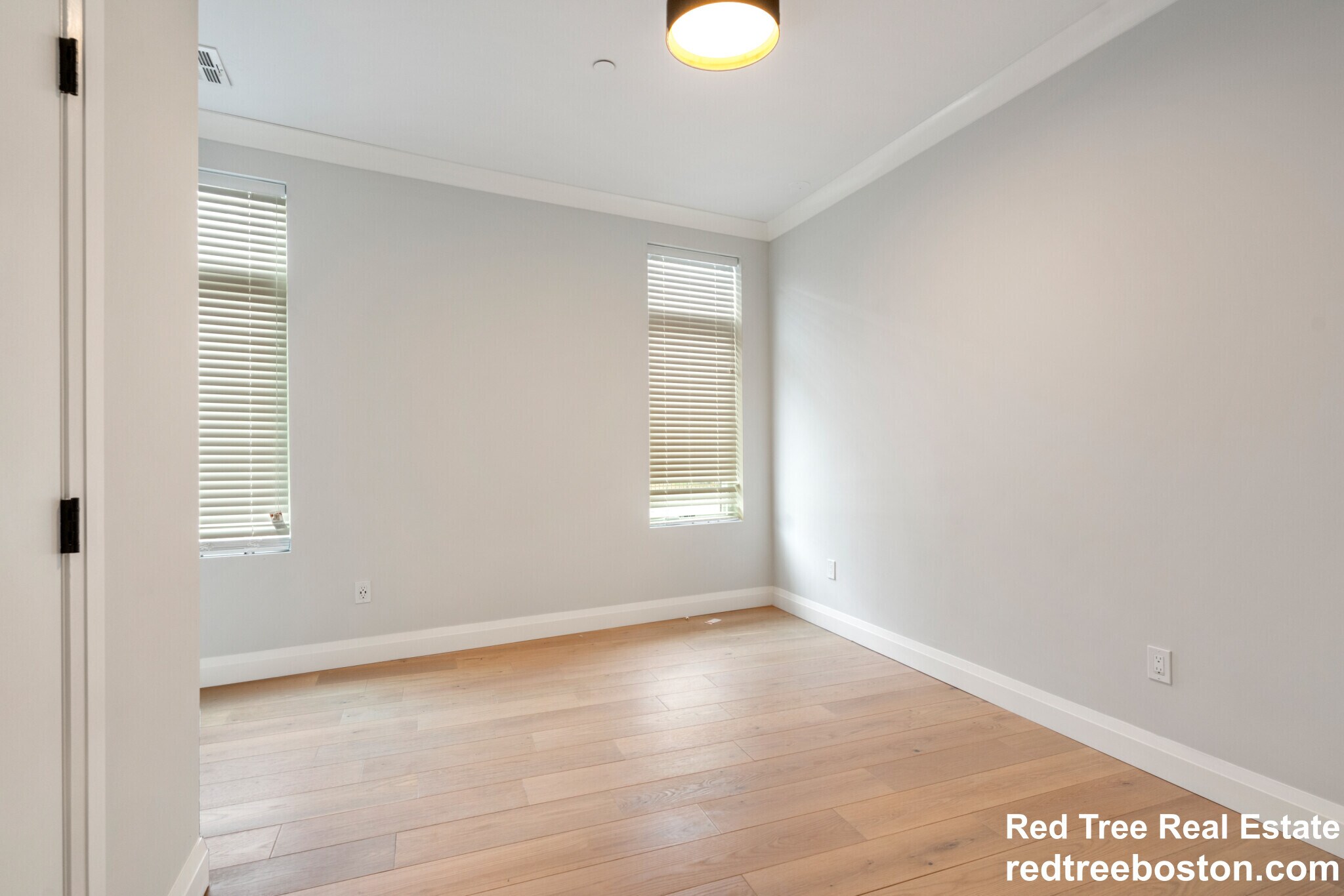 Building Photo - 142 Pleasant St