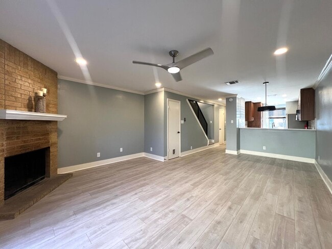 Building Photo - Two Stories, 2 Bedrooms 1.5 Baths Condo for Rent in Central Austin, Downtown, S Lamar and Hwy 290