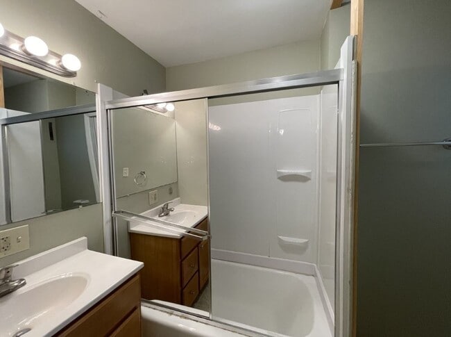 Building Photo - 32857 N Alleghany Rd