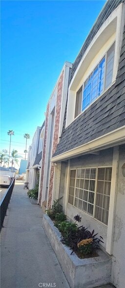 Building Photo - 630 W Dryden St