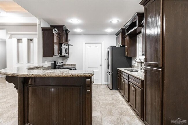 Building Photo - 4616 Xanthisma Ave W