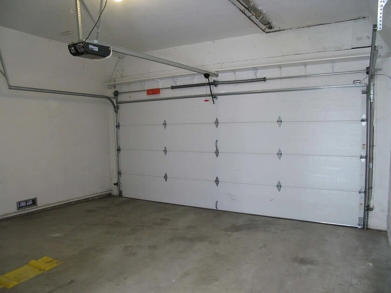 Building Photo - 1646 Preuss Rd