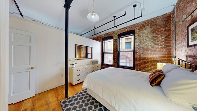 Building Photo - 19 Stanhope St