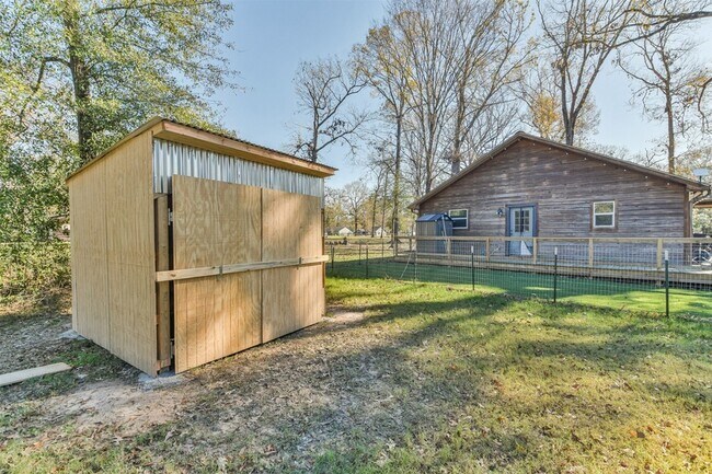Building Photo - 24237 Creekwood Dr