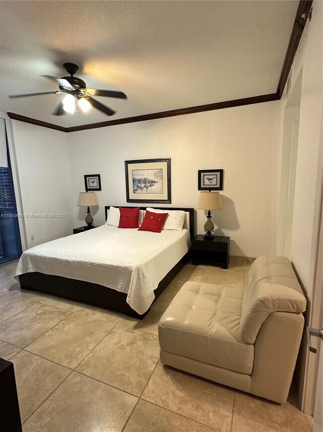 Building Photo - 1060 Brickell Ave