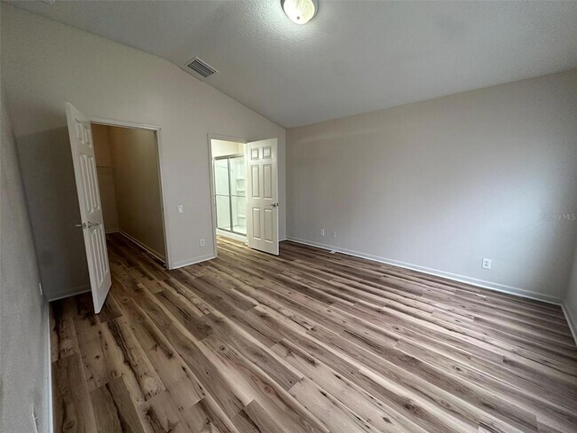 Building Photo - 14757 Wake Robin Dr