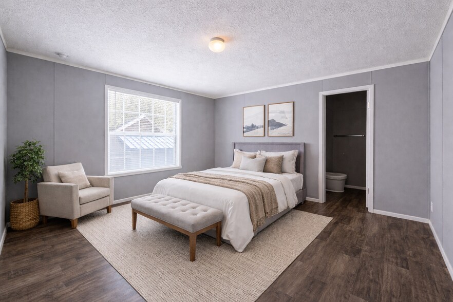 Building Photo - 4484 Goldenrod Dr