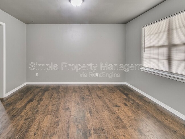 Building Photo - 136 Burton Pl