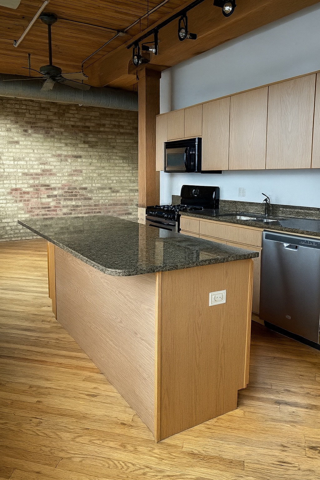 Building Photo - 2911 N Western Ave