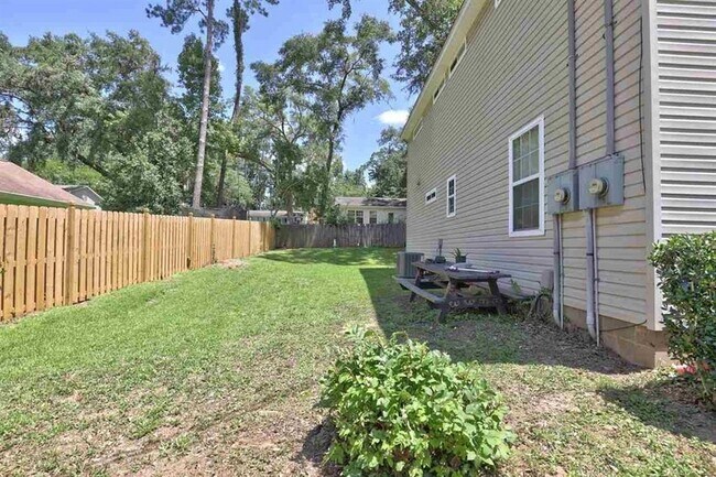 Building Photo - 924 Ashburn Dr