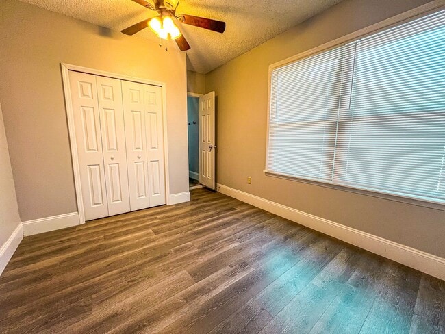 Building Photo - Charming Home in the Heart of Downtown Kis...