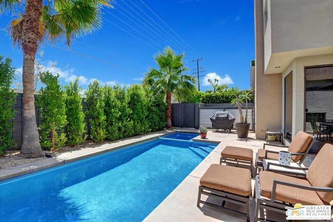 Building Photo - 1536 E Baristo Rd