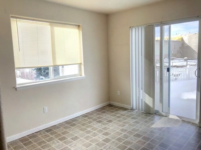 Building Photo - 1030 Alturas Dr