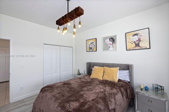 Building Photo - 8175 NW Greenbank Cir