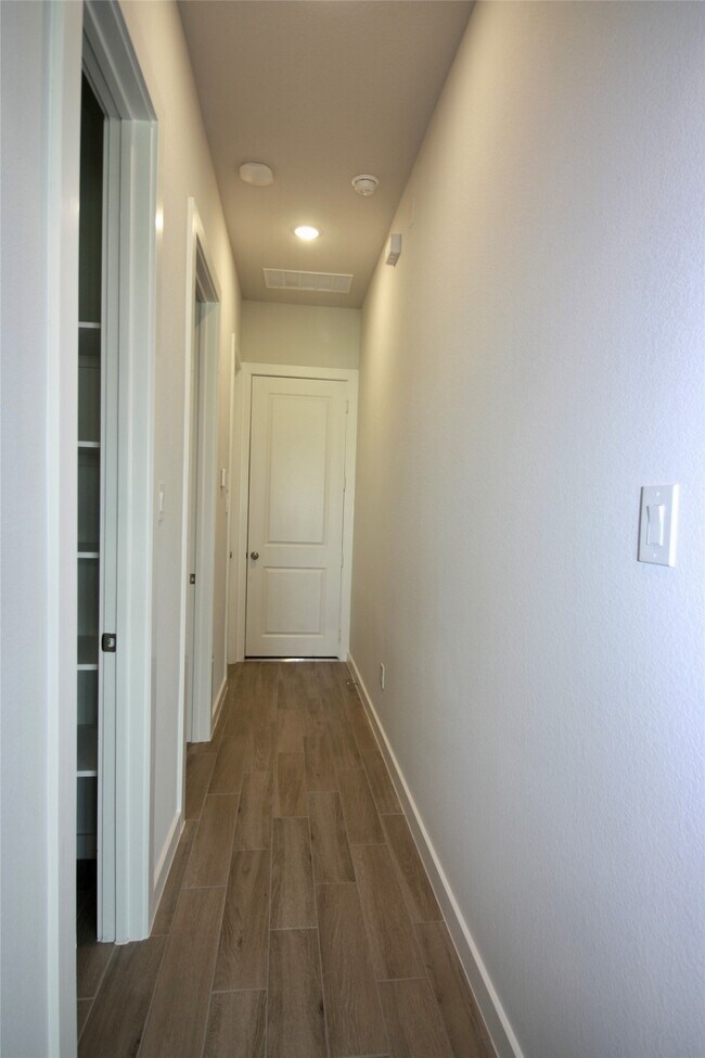 Building Photo - 6542 Scarlet Pond Ln