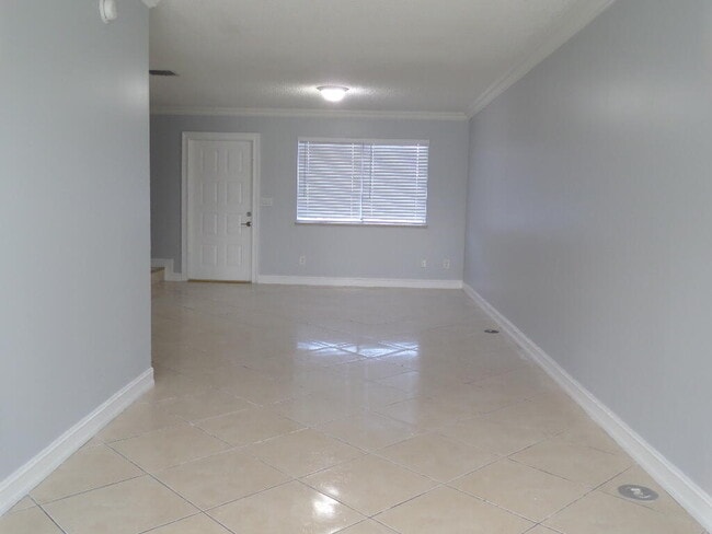 Building Photo - 2503 Seaside Dr