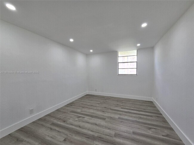 Building Photo - 4550 NW 9th St
