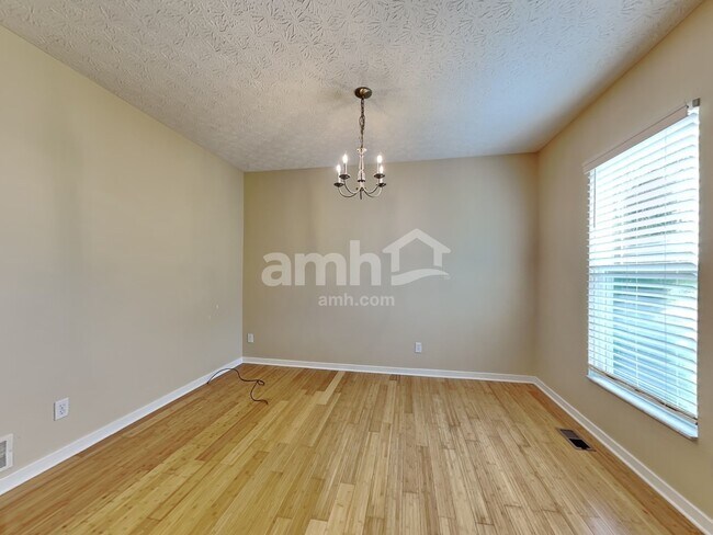 Building Photo - 1085 McCoy Dr