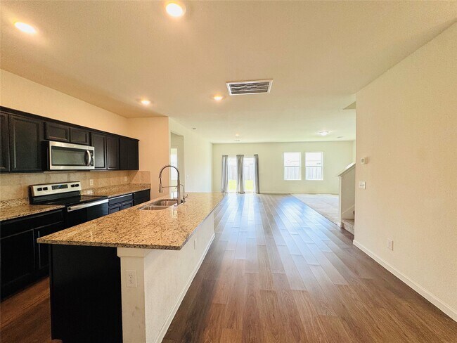 Building Photo - 1013 Pitch Pne Ct