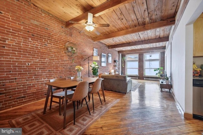 Building Photo - 122 Chestnut St