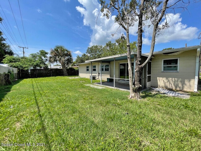 Building Photo - 304 3rd St