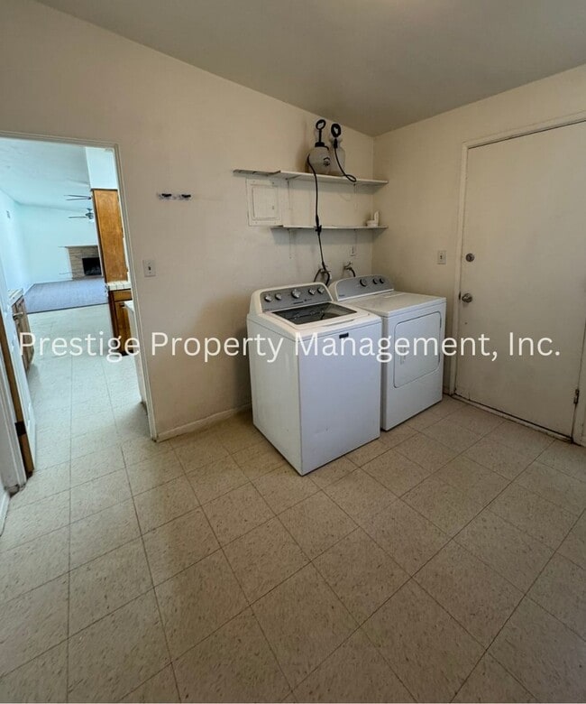 Building Photo - Stop Your Search! This 3/2+ Bonus Room is Centrally Located with a Pool and More!