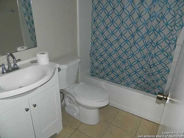 Building Photo - 1078 Honey Tree St