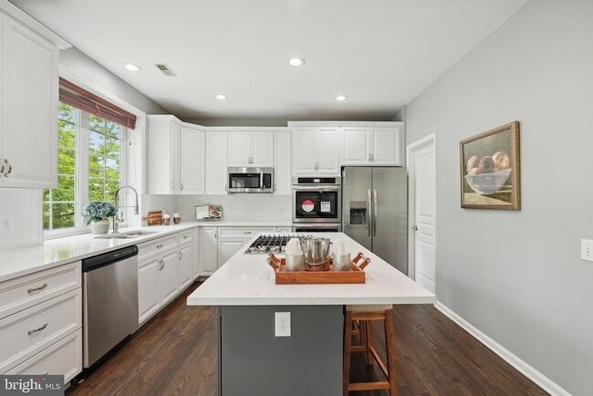 Building Photo - 51 Knickerbocker Ln