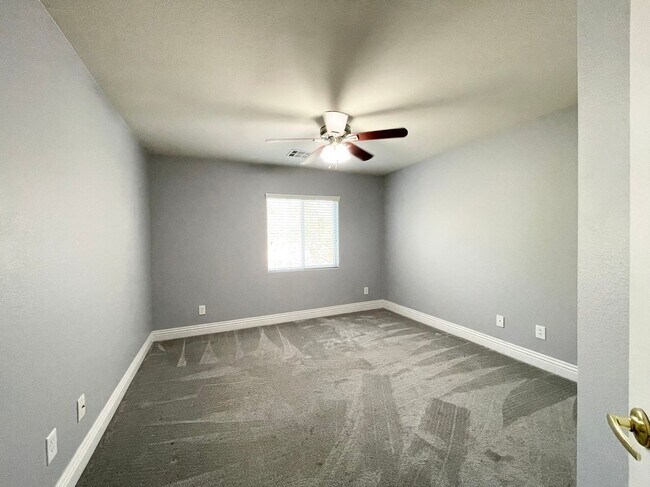 Building Photo - Charming 3-bedroom, 2.5-bathroom home