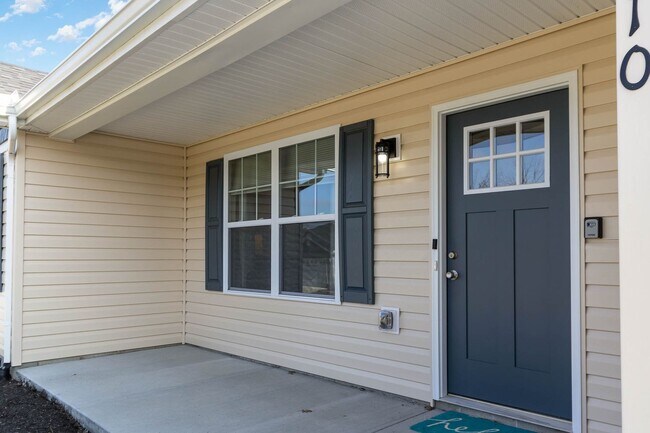 Building Photo - 10 W Persimmon Dr