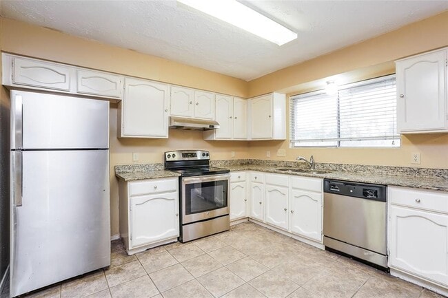 Building Photo - 4302 Stonehenge Trail