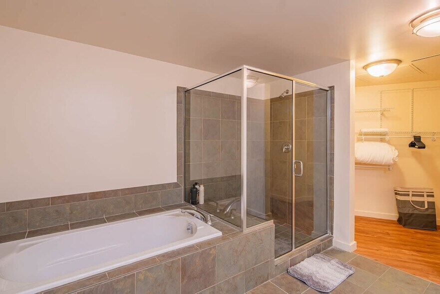 Building Photo - 44 W Monroe St