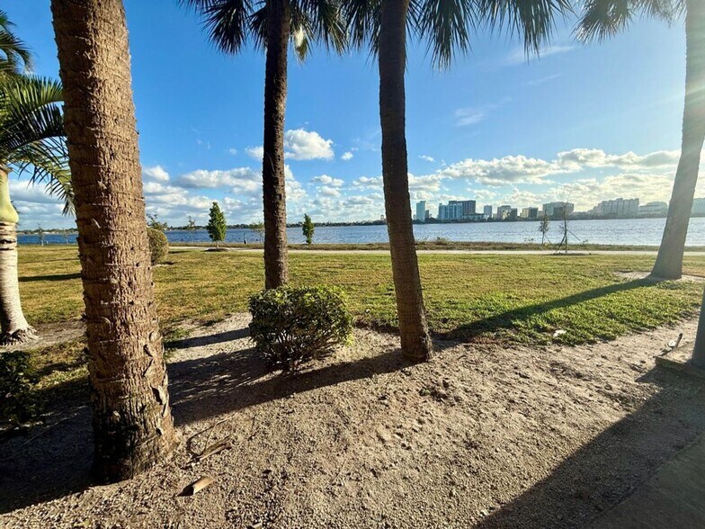 Building Photo - 760 Executive Center Dr