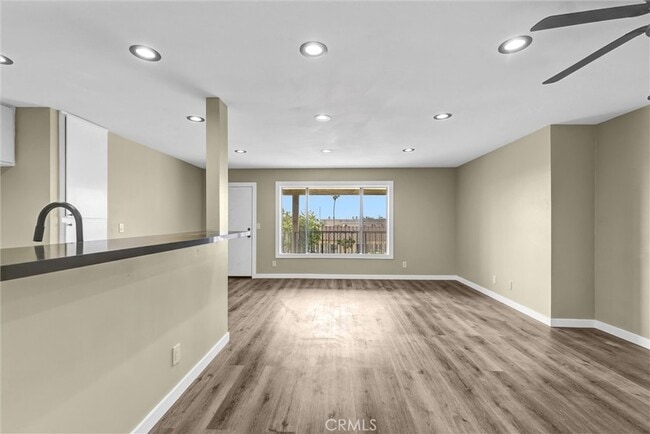 Building Photo - 20526 S Western Ave