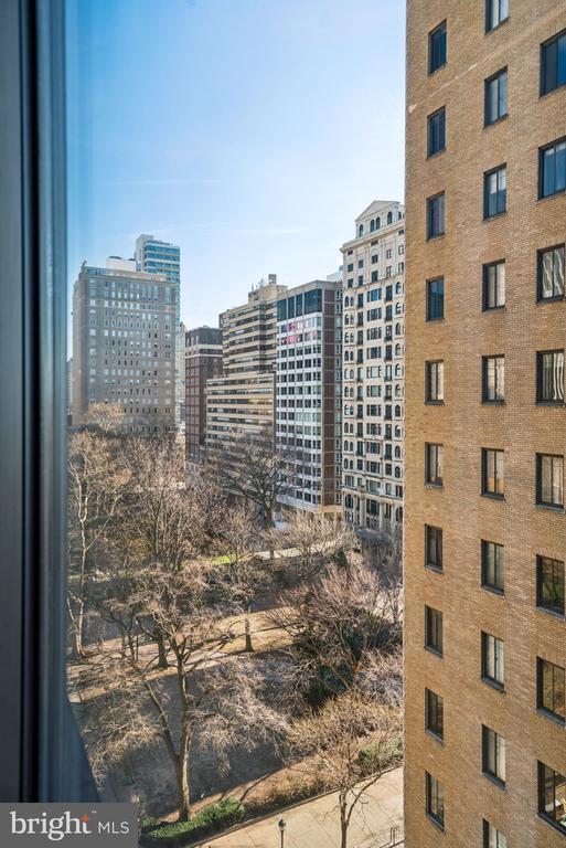 Building Photo - 220 W Rittenhouse Square