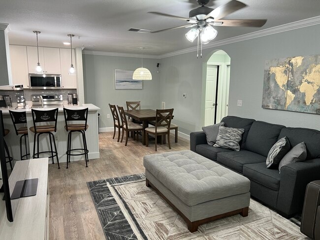 Building Photo - 8821 Manor Loop