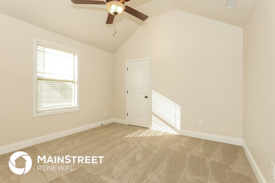 Building Photo - 2230 Pathfinder Dr