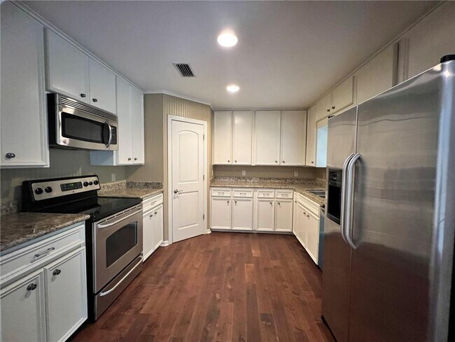 Building Photo - 5011 Finley Dr