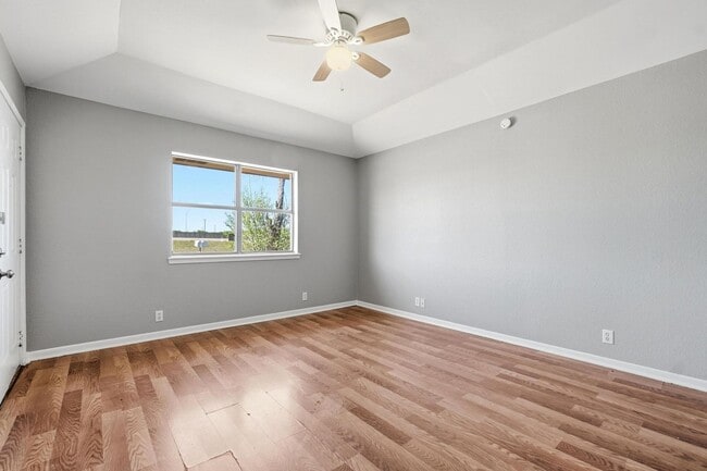 Building Photo - 2333 N Danville Dr