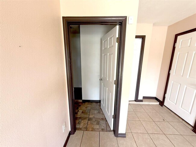 Building Photo - 7130 Kings Dr