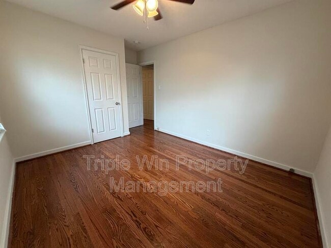 Building Photo - 1045 N Florissant Rd