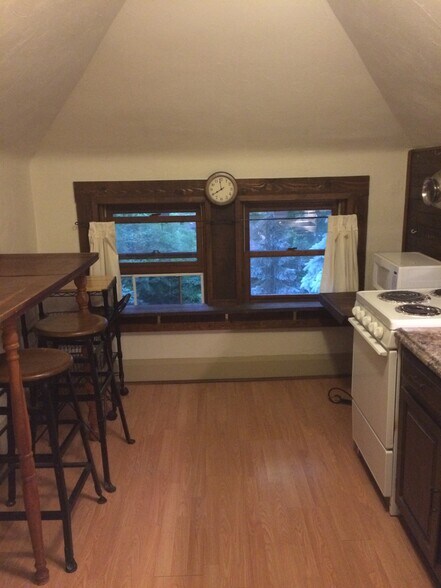 Feeling of the woods - 5824 Phillips Ave