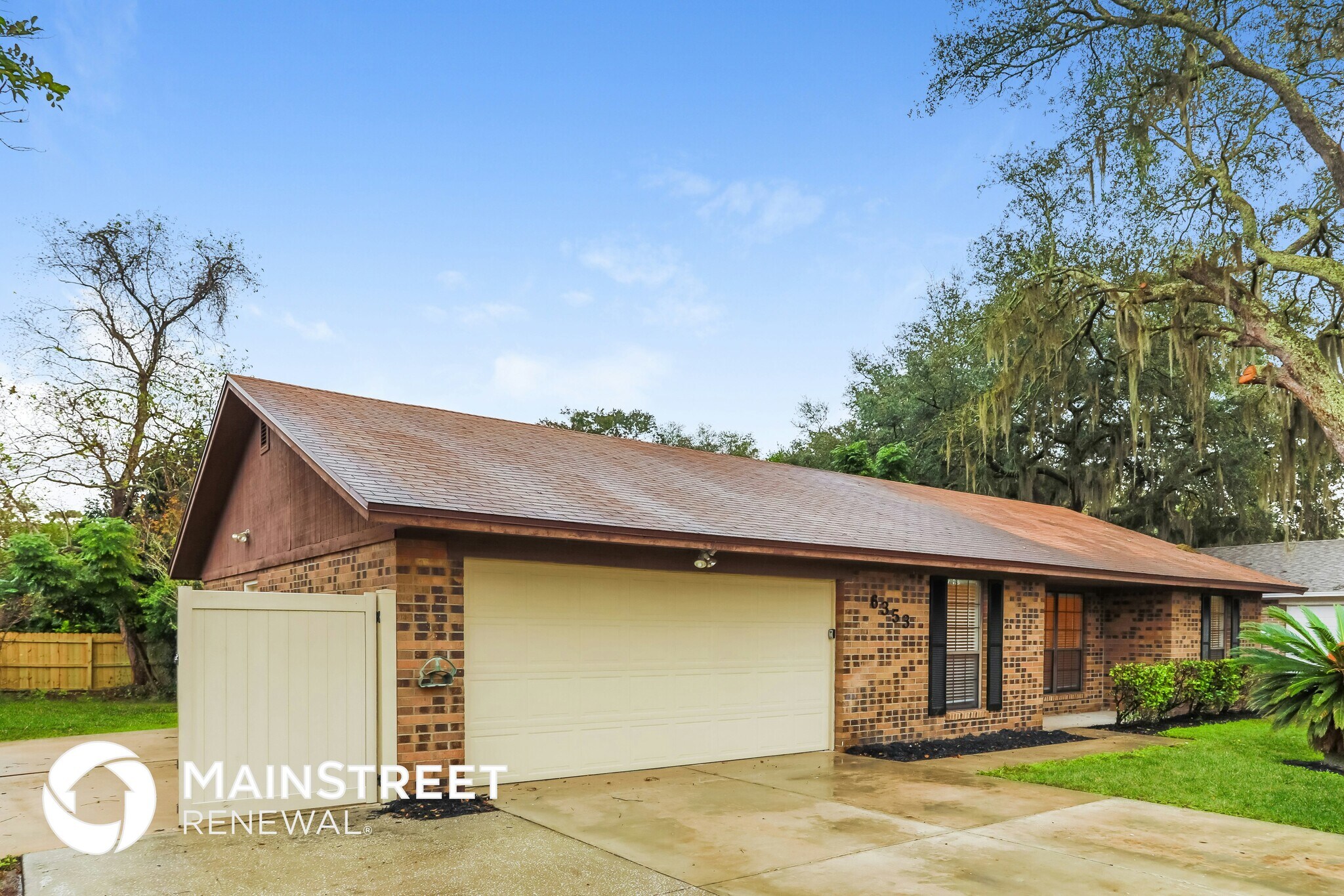 Building Photo - 6353 Tree Top Cir W