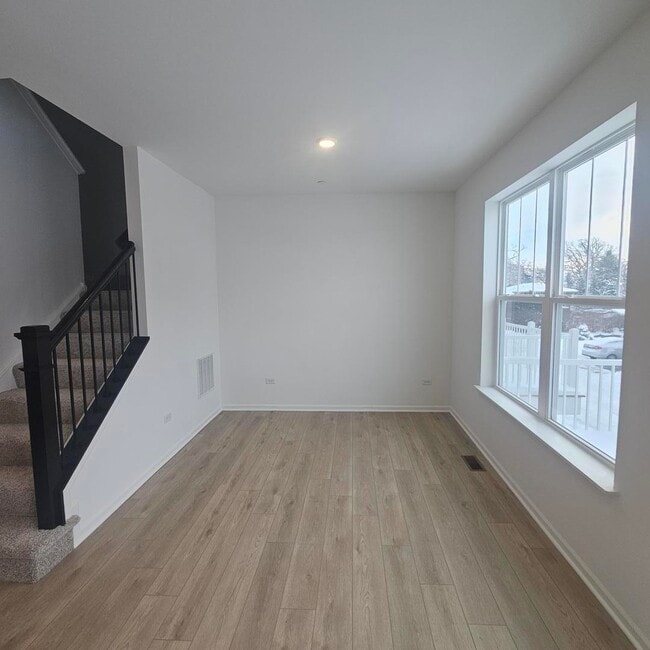 Building Photo - 233 Settlers Pl