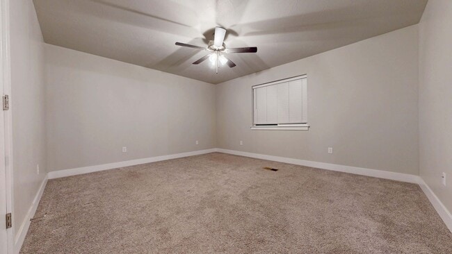 Building Photo - 3 Bedroom 2.5 Cedar Bend Unit