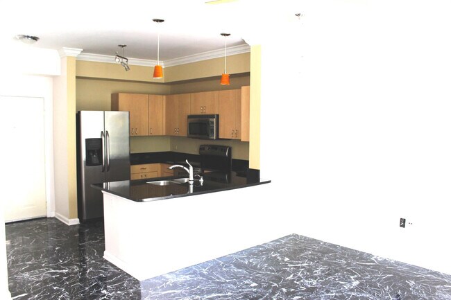 Building Photo - 533 NE 3rd Ave