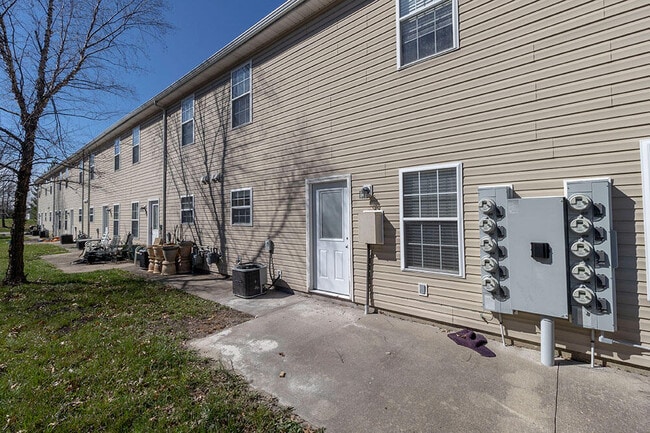 Building Photo - 5000 Derby Ridge Dr