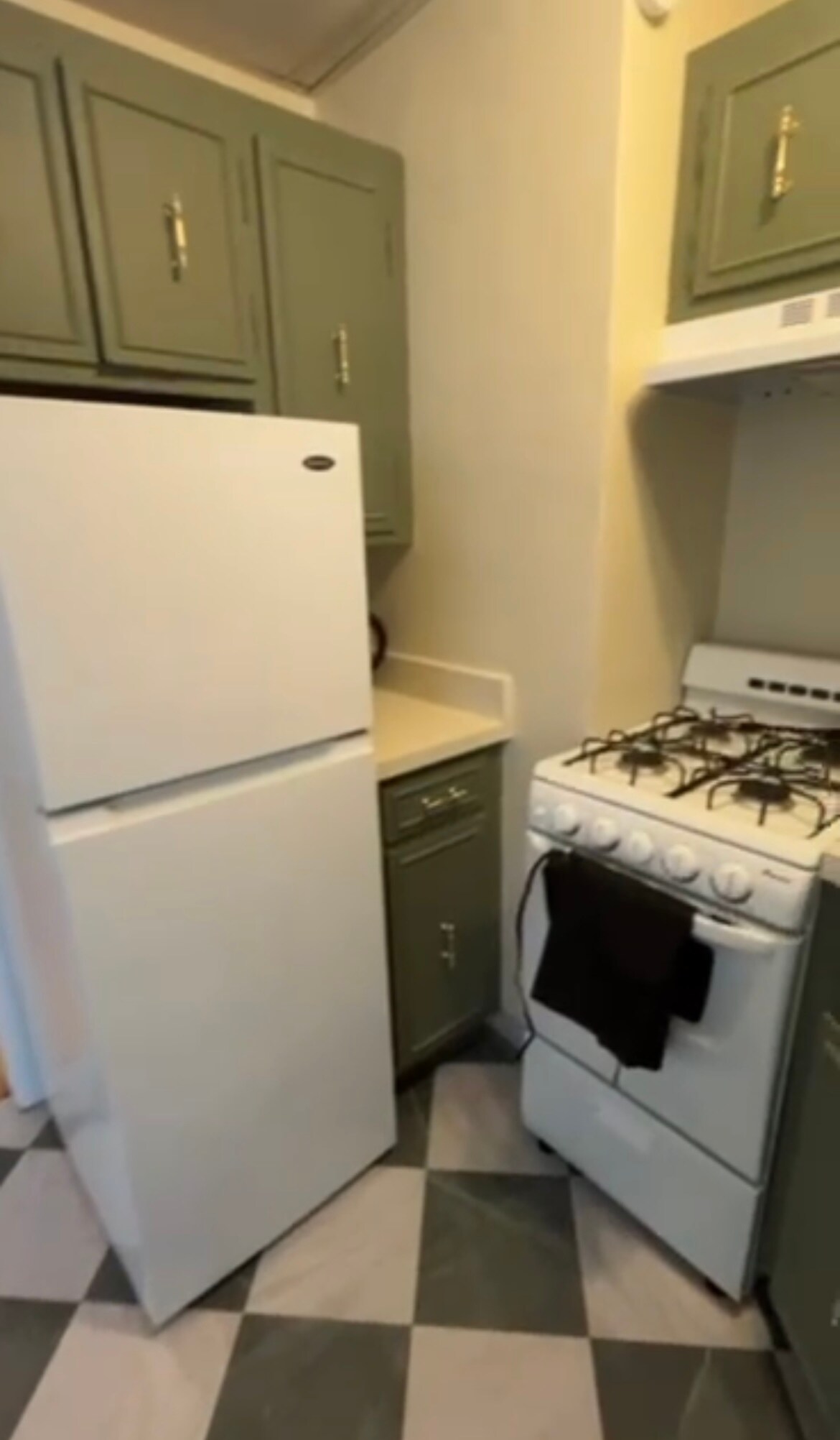 Building Photo - 2508 33rd Ave S