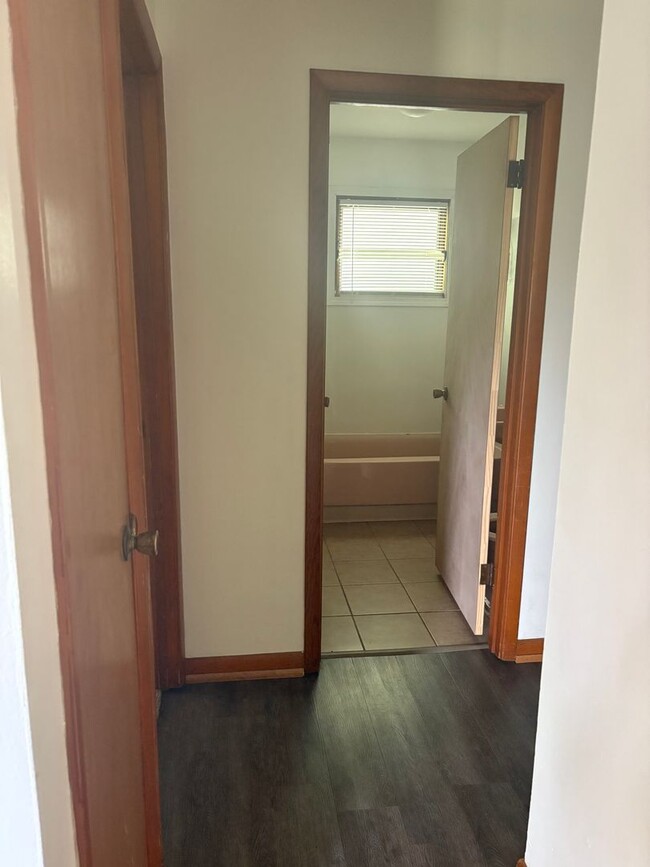 Building Photo - 808 S Bentley St